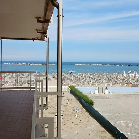Lägenhet Cn010 - Cesenatico, Ampio Trilocale Fronte Mare Con Inclusa