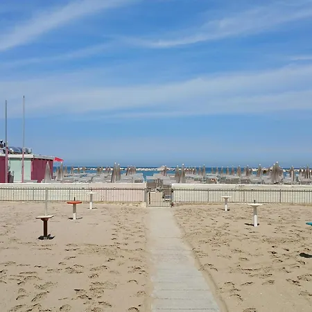 Lägenhet Cn010 - Cesenatico, Ampio Trilocale Fronte Mare Con Inclusa