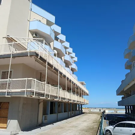 Apartamento Cn010 - Cesenatico, Ampio Trilocale Fronte Mare Con Inclusa *